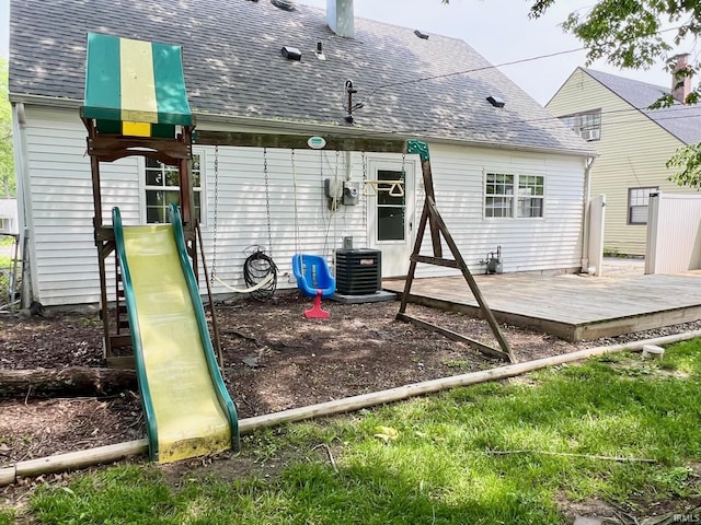 2927 Barnhart Ave, Fort Wayne, IN 46805 - rear view of house with a shingled roof and a wooden deck
