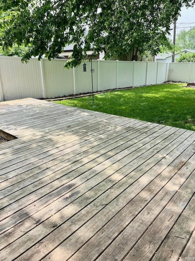 2927 Barnhart Ave, Fort Wayne, IN 46805 - wooden terrace with a fenced backyard