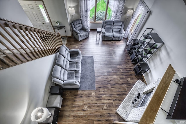 8005 Mackinac Cv, Fort Wayne, IN 46835 - living area with wood finished floors