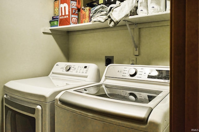 8005 Mackinac Cv, Fort Wayne, IN 46835 - laundry room featuring washing machine and dryer