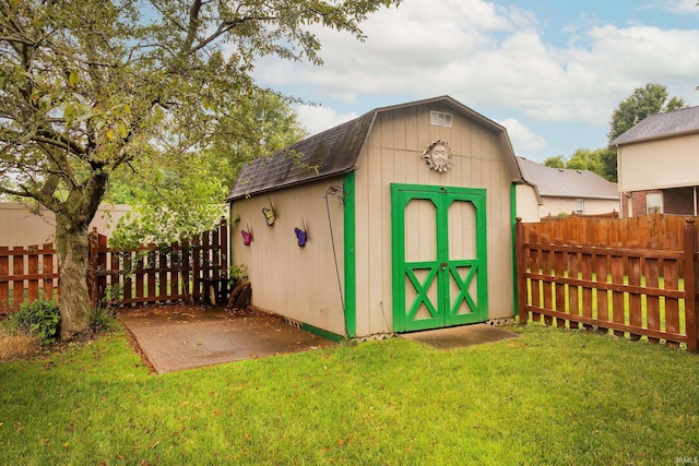 9040 Clear Creek Dr, Evansville, IN 47711 - view of shed featuring a fenced backyard