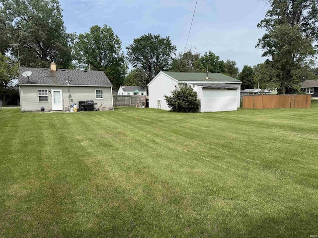 3420 Mccormick Ave, Fort Wayne, IN 46803 - view of yard featuring an outbuilding