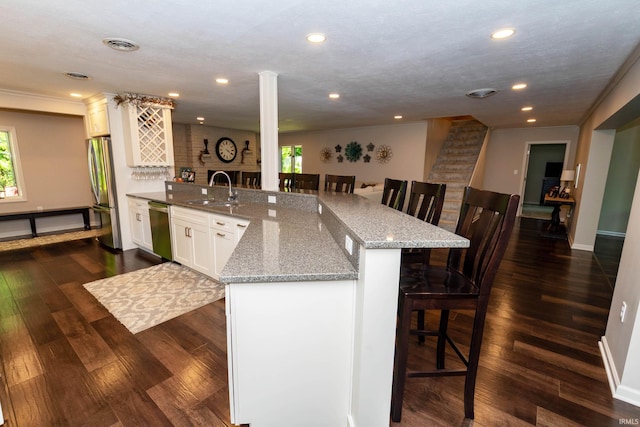 24413 Mckelvey Ave, Elkhart, IN 46516 - kitchen featuring stainless steel appliances, a peninsula, a kitchen breakfast bar, dark wood-style flooring, and recessed lighting