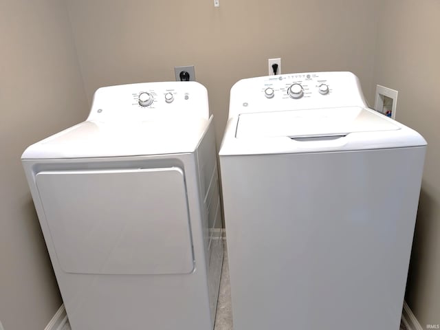 117 Blue Heron Cv, Decatur, IN 46733 - laundry room featuring independent washer and dryer