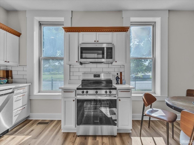 439 E Wayne St, Fort Wayne, IN 46802 - kitchen featuring stainless steel appliances, light countertops, light wood-type flooring, and backsplash