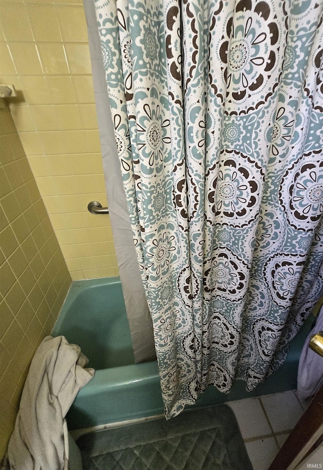1403 Wilson St, Boonville, IN 47601 - bathroom with shower / tub combo with curtain