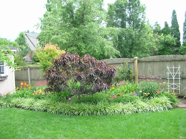 2622 Oak Trail Dr, Newburgh, IN 47630 - view of fenced yard