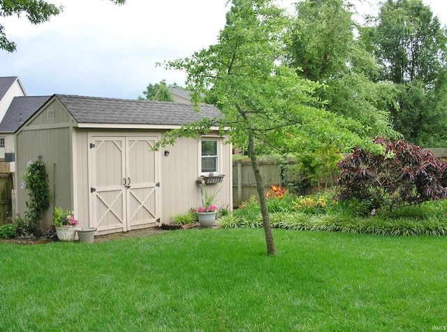 2622 Oak Trail Dr, Newburgh, IN 47630 - view of yard featuring a shed