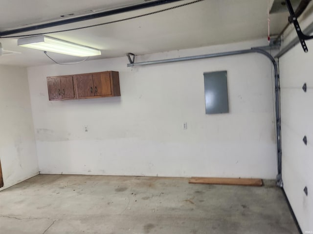 6480 E Mcguire Rd, Churubusco, IN 46723 - view of garage