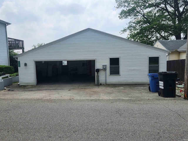 6480 E Mcguire Rd, Churubusco, IN 46723 - view of garage