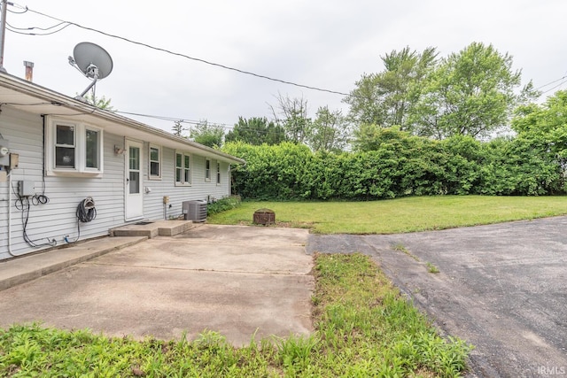 4260 W 3rd St, Bloomington, IN 47404 - view of green lawn with a patio