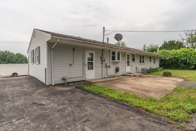 4260 W 3rd St, Bloomington, IN 47404 - single story home with a patio