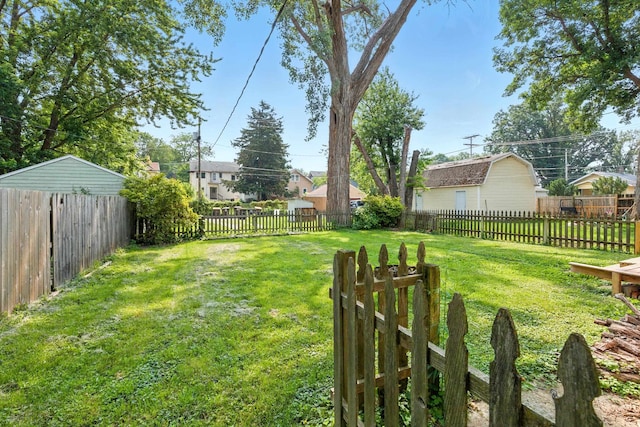 1610 Kentucky Ave, Fort Wayne, IN 46805 - view of fenced backyard