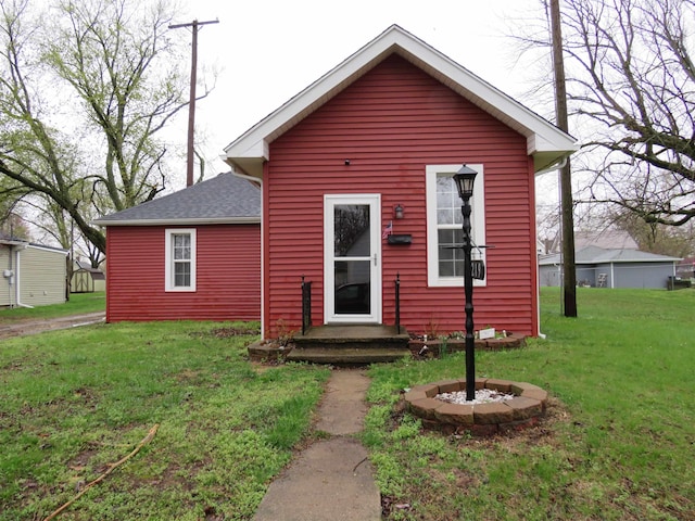 219 Fulton Ave, Rochester, IN 46975 - view of front of property with a front lawn
