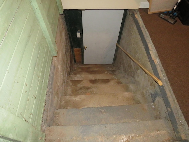 219 Fulton Ave, Rochester, IN 46975 - view of staircase