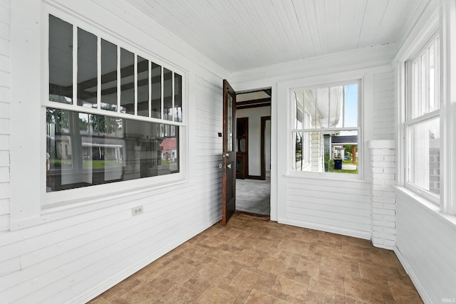 501 E Center St, Warsaw, IN 46580 - view of unfurnished sunroom