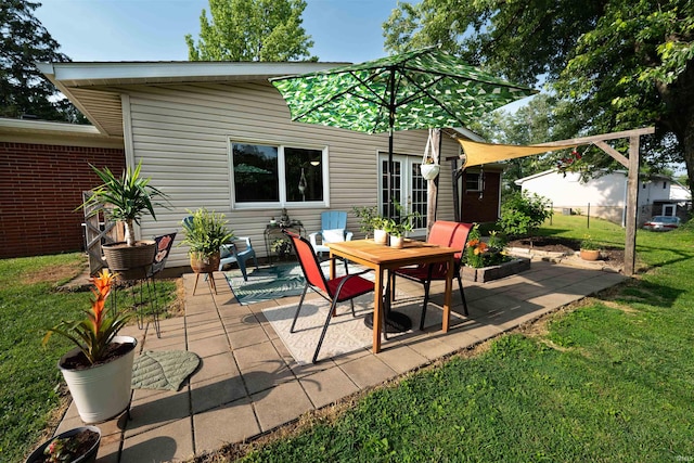 3945 W Walnut Leaf Dr, Bloomington, IN 47403 - view of patio / terrace
