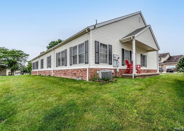 1423 W Westwind Ct, Bloomington, IN 47403 - back of property with a yard