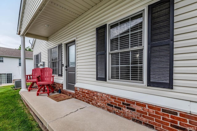 1423 W Westwind Ct, Bloomington, IN 47403 - view of covered porch