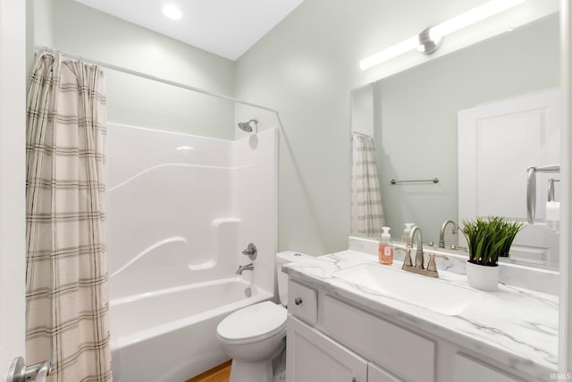 215 Mockingbird Ln, Warsaw, IN 46580 - full bath featuring shower / bath combo with shower curtain and vanity