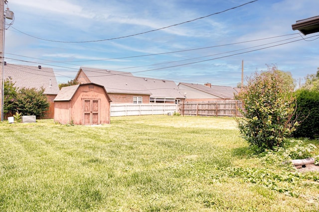 6412 E Oak St, Evansville, IN 47715 - view of yard featuring a storage unit