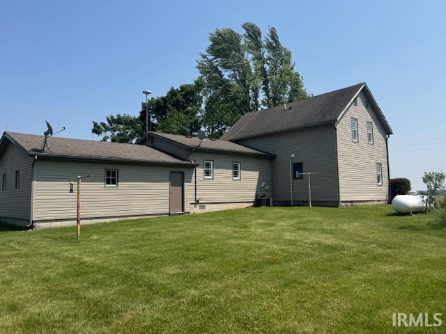 11748 W 450 N, Cromwell, IN 46732 - back of property featuring a yard