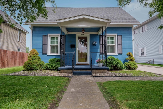 609 S Miller Ave, Marion, IN 46953 - view of front of property with a shingled roof