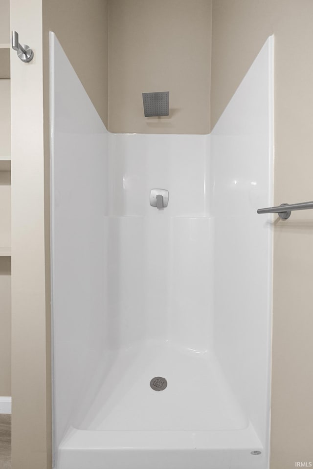 307 W Flora St, Washington, IN 47501 - bathroom with a shower