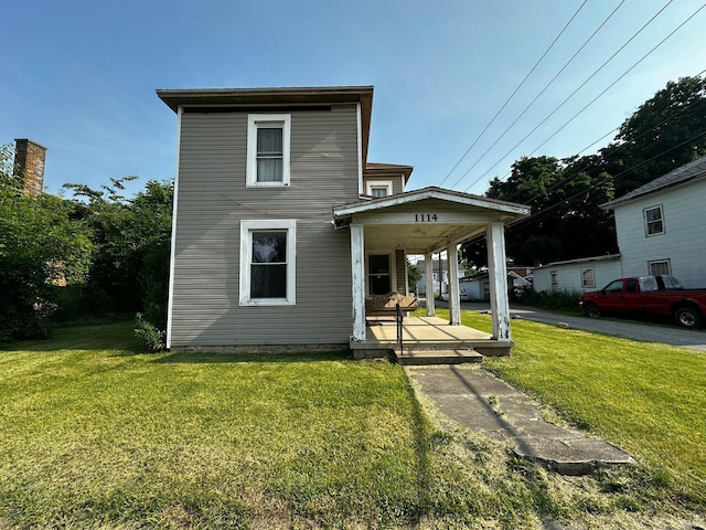1114 W 4th St, Marion, IN 46952 - view of front facade with a porch and a front yard
