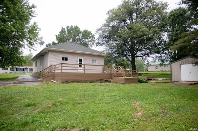 631 W 8th St, Bicknell, IN 47512 - back of house featuring a storage unit, a yard, and a deck