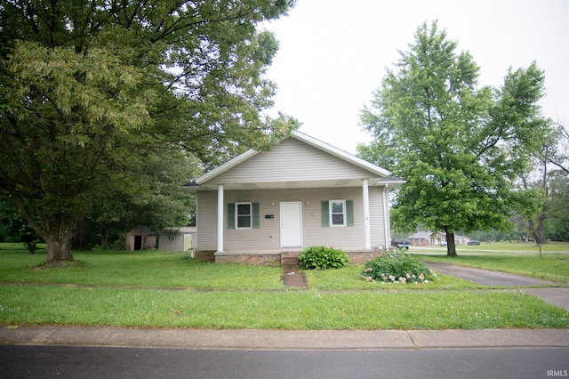 631 W 8th St, Bicknell, IN 47512 - bungalow featuring covered porch, a front lawn, and asphalt driveway