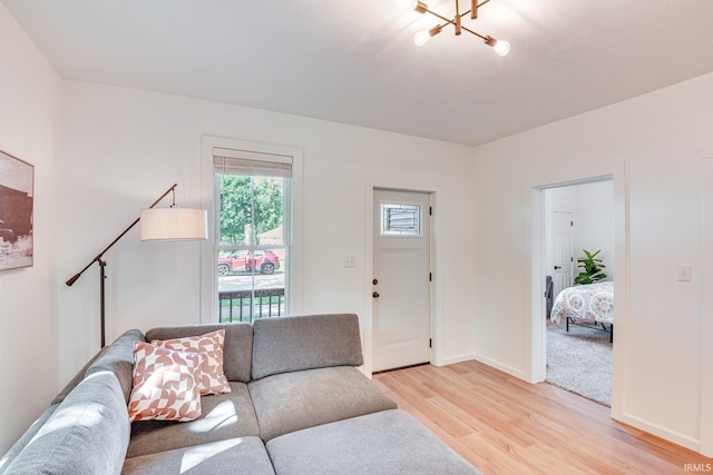 516 W Navarre St, South Bend, IN 46616 - living room featuring light wood finished floors and baseboards