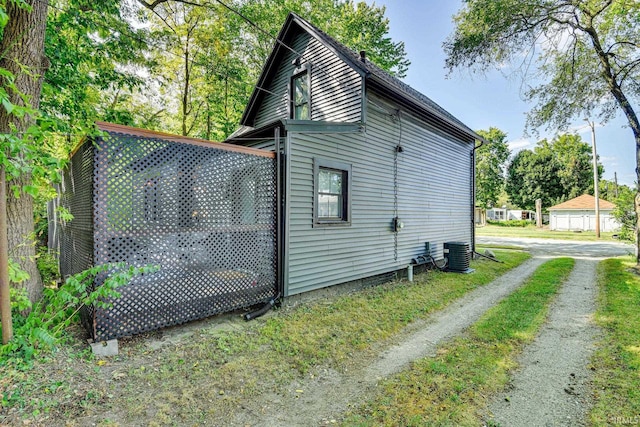 516 W Navarre St, South Bend, IN 46616 - view of side of home with a cooling unit
