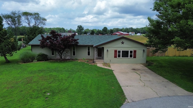1821 E Johnson Ln, Vincennes, IN 47591 - view of front of property featuring driveway
