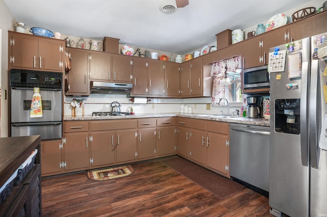 2208 Franklin St, Tell City, IN 47586 - kitchen with stainless steel appliances, a warming drawer, dark wood-style floors, under cabinet range hood, and light countertops