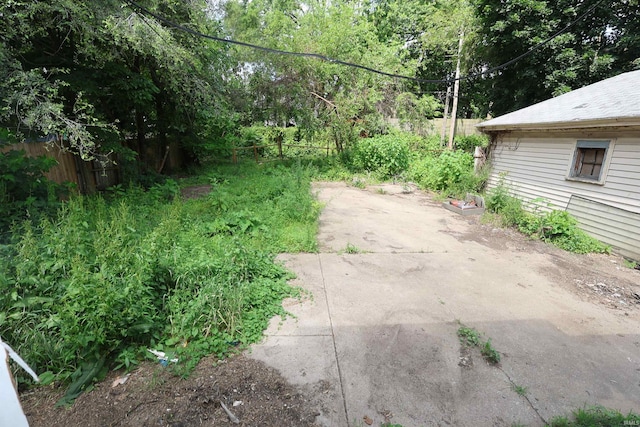 901 Lawndale Ave, South Bend, IN 46628 - view of yard with a patio