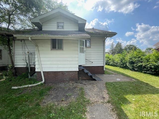 758 N Olive St, South Bend, IN 46628 - rear view of house with entry steps and a lawn