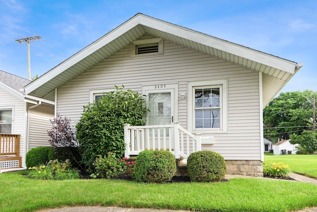 2405 E State Blvd, Fort Wayne, IN 46805 - view of front of house with a front yard