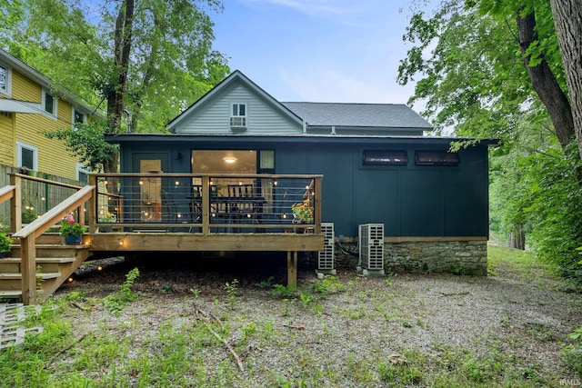 622 Romig St, Lafayette, IN 47901 - back of property featuring a wooden deck and a shingled roof