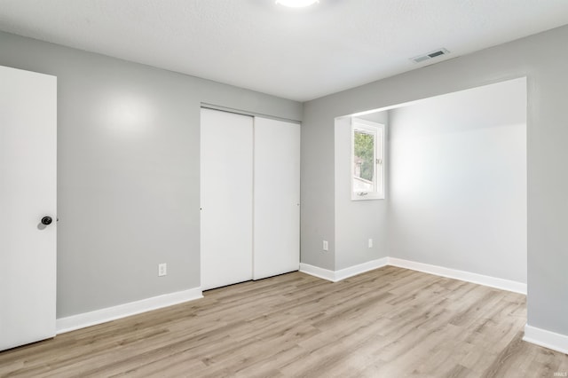 3524 Contessa Dr, Fort Wayne, IN 46816 - unfurnished bedroom with light wood finished floors and a closet