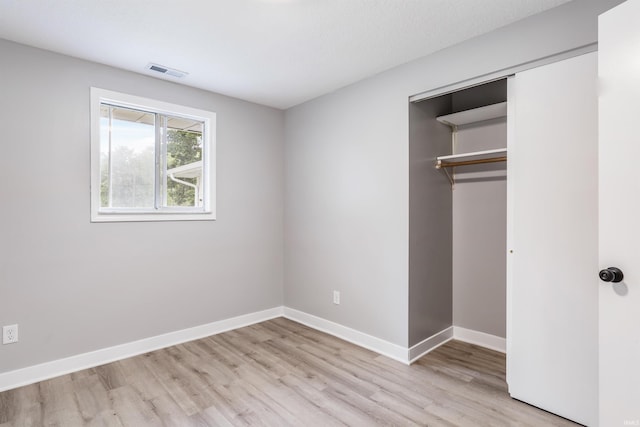 3524 Contessa Dr, Fort Wayne, IN 46816 - unfurnished bedroom with light wood-style flooring and a closet