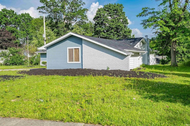 3524 Contessa Dr, Fort Wayne, IN 46816 - view of side of property featuring a yard