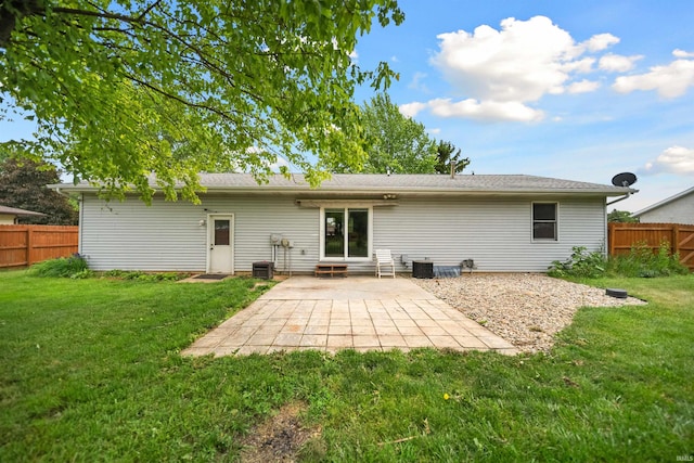 901 N Timberline Cir E, Warsaw, IN 46582 - rear view of property featuring a patio