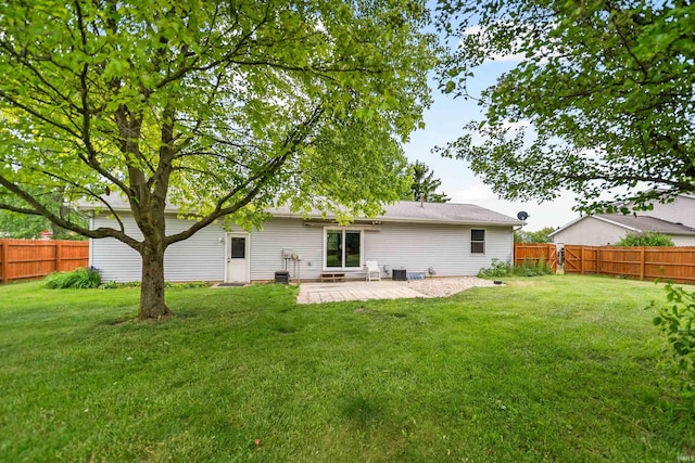 901 N Timberline Cir E, Warsaw, IN 46582 - back of house with a fenced backyard and a patio