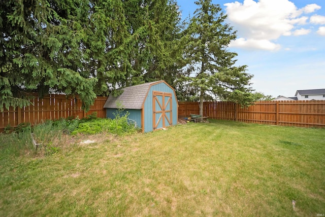 901 N Timberline Cir E, Warsaw, IN 46582 - fenced backyard with a storage shed