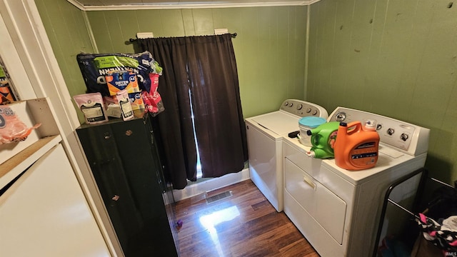 218 W Main St, Farmersburg, IN 47850 - laundry room featuring washer and dryer and dark wood finished floors