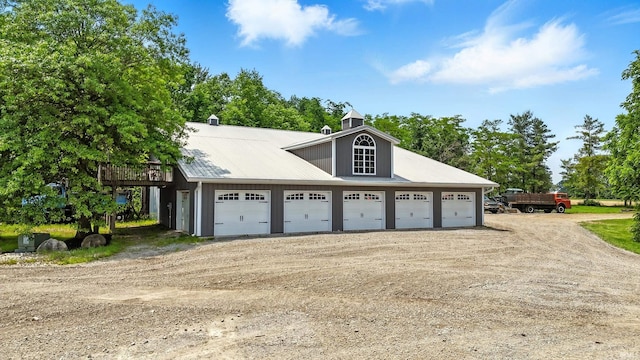 14743 Leesburg Rd, Fort Wayne, IN 46818 - detached garage with dirt driveway