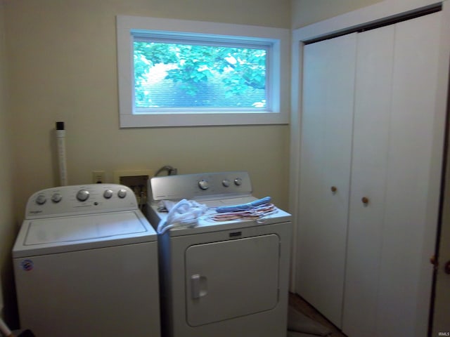 917 N Maple St, Bloomington, IN 47404 - washroom featuring independent washer and dryer
