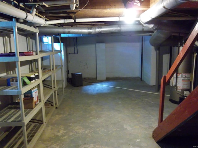 917 N Maple St, Bloomington, IN 47404 - unfinished below grade area with gas water heater