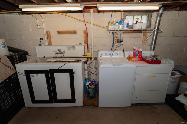 1121 S 23rd St, South Bend, IN 46615 - laundry room featuring separate washer and dryer